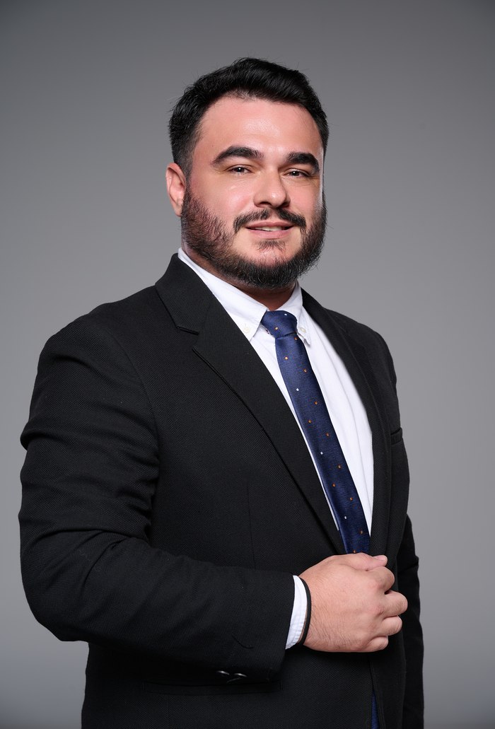Retrato de Alex Benetti, advogado da Polezi Advogados